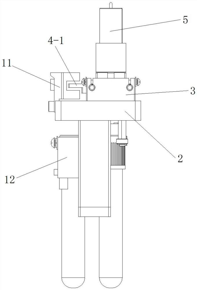 Test tube rotating mechanism and test tube rotating code-scanning device