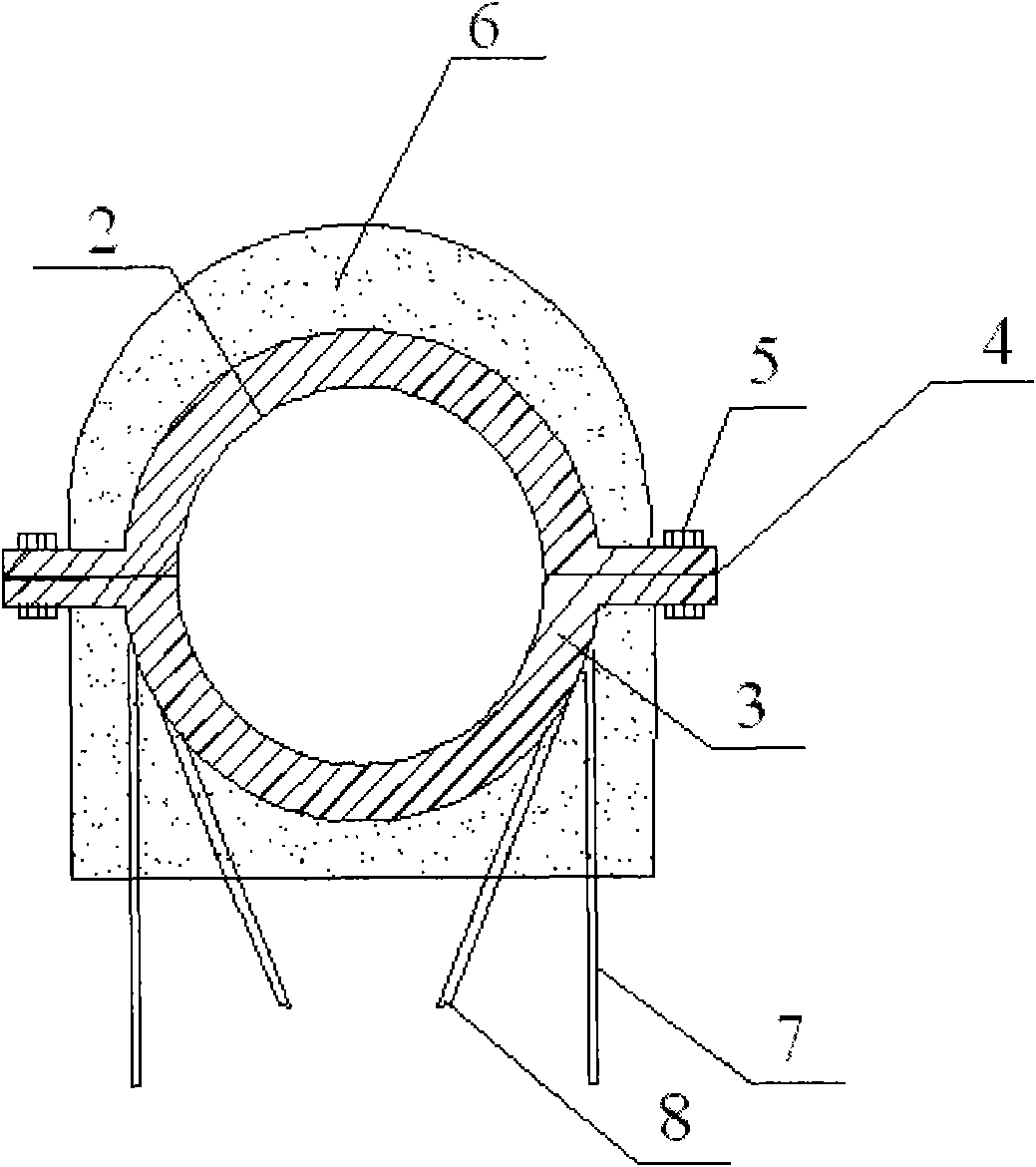 Submarine pipeline buckling preventing device, and manufacturing method and mounting method thereof