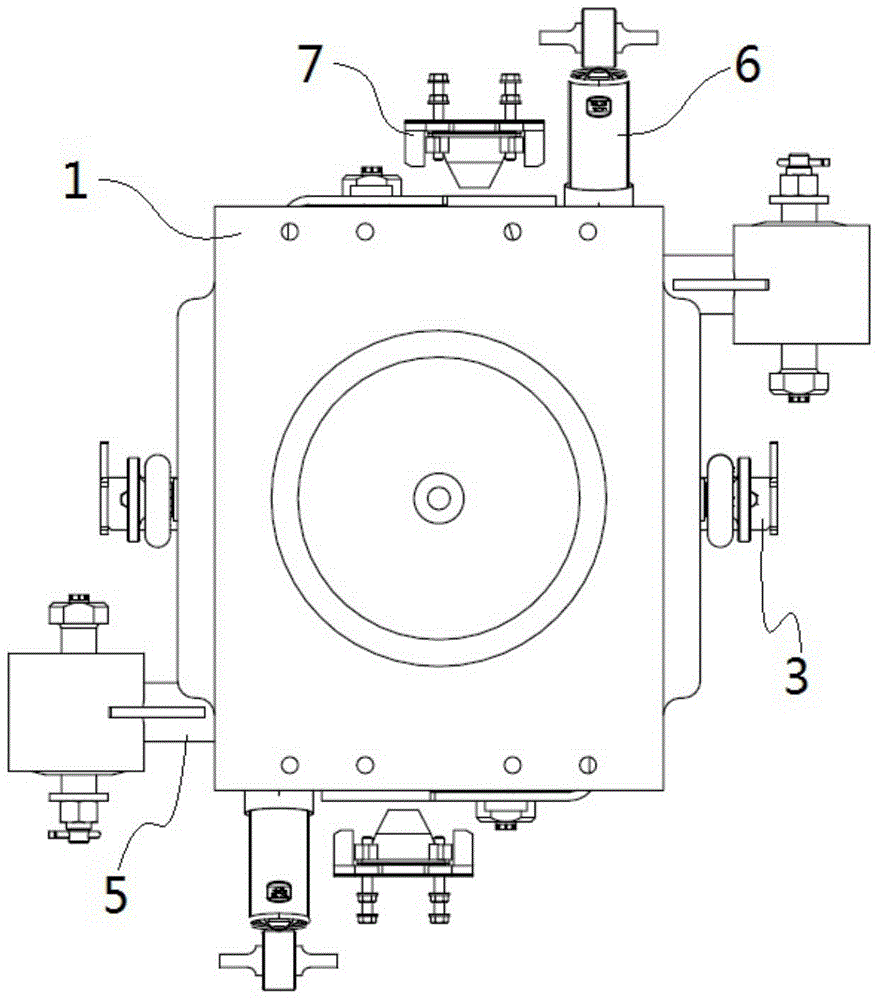 A multifunctional compact center pin traction device
