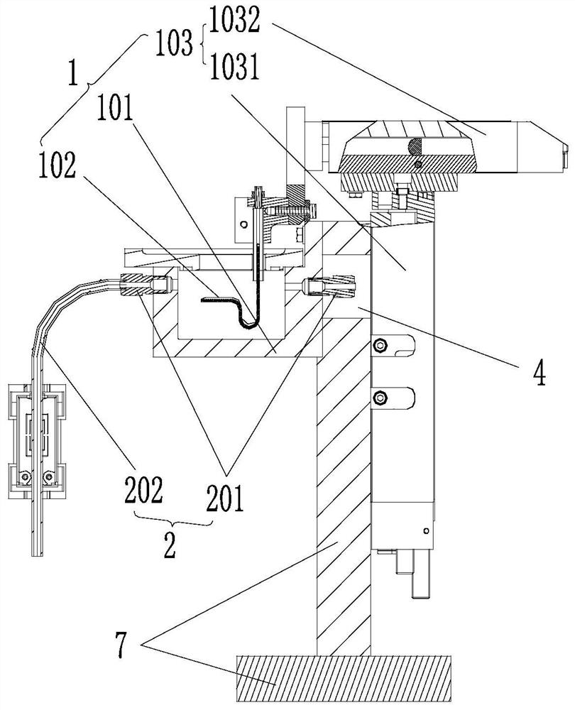 Glue dispensing device and butterfly-wing blood collection needle assembly equipment