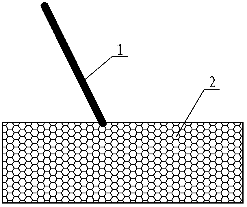 Method for removing oxidation film and brazing foamed aluminum through self-friction of foam walls