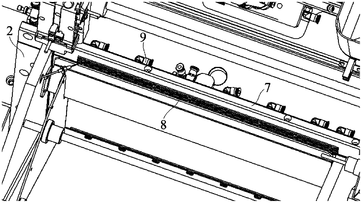 Automatic ball loading device for sliding rail