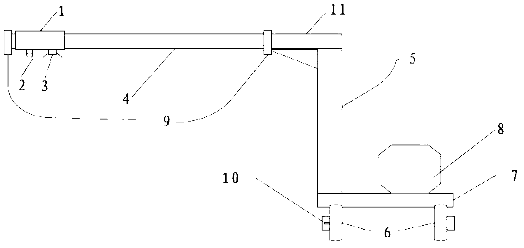 Automatic paint spraying device for round metal disk and paint spraying method thereof