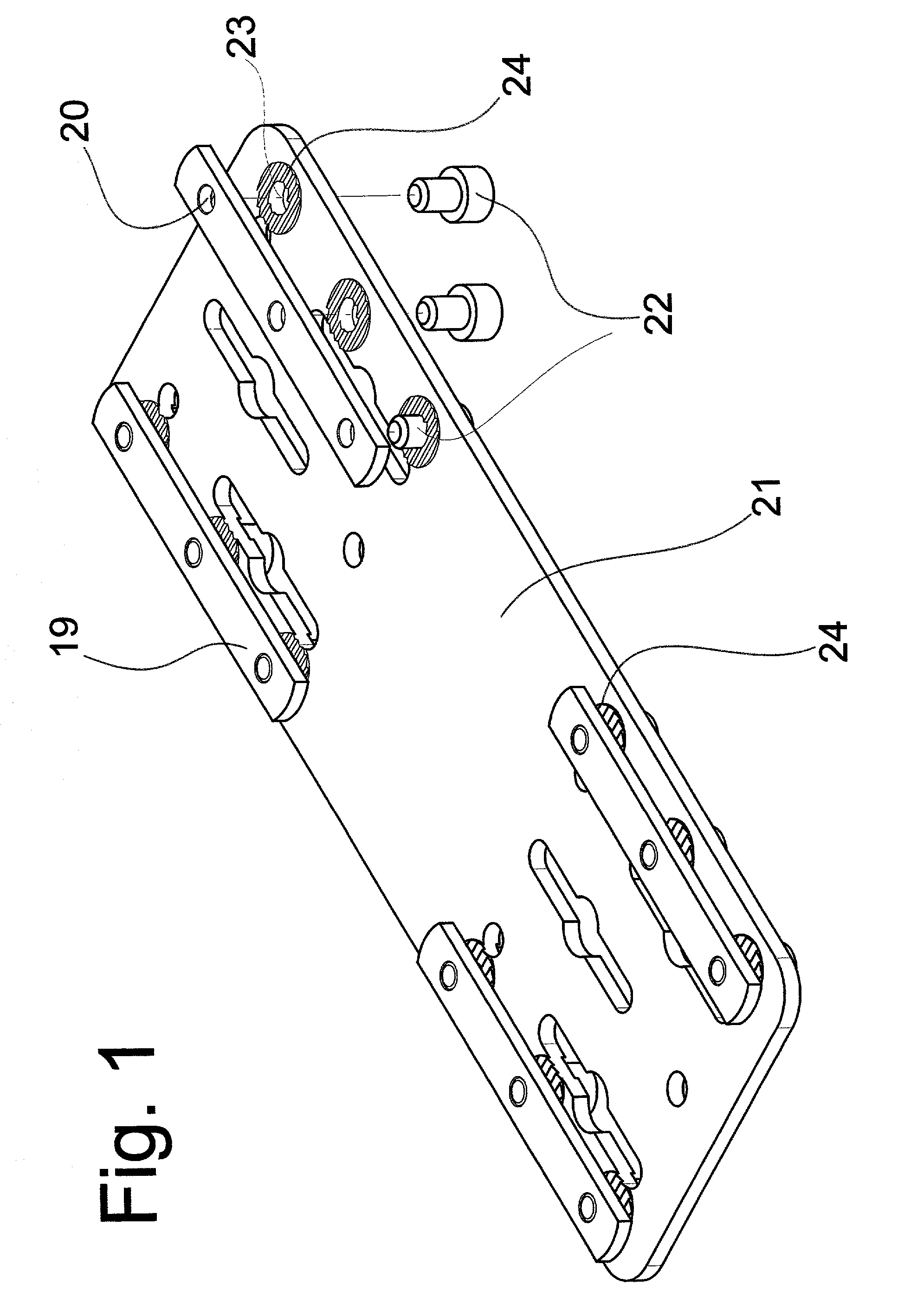 Device for connecting and blocking hollow elements for the formation of fluid distribution plants
