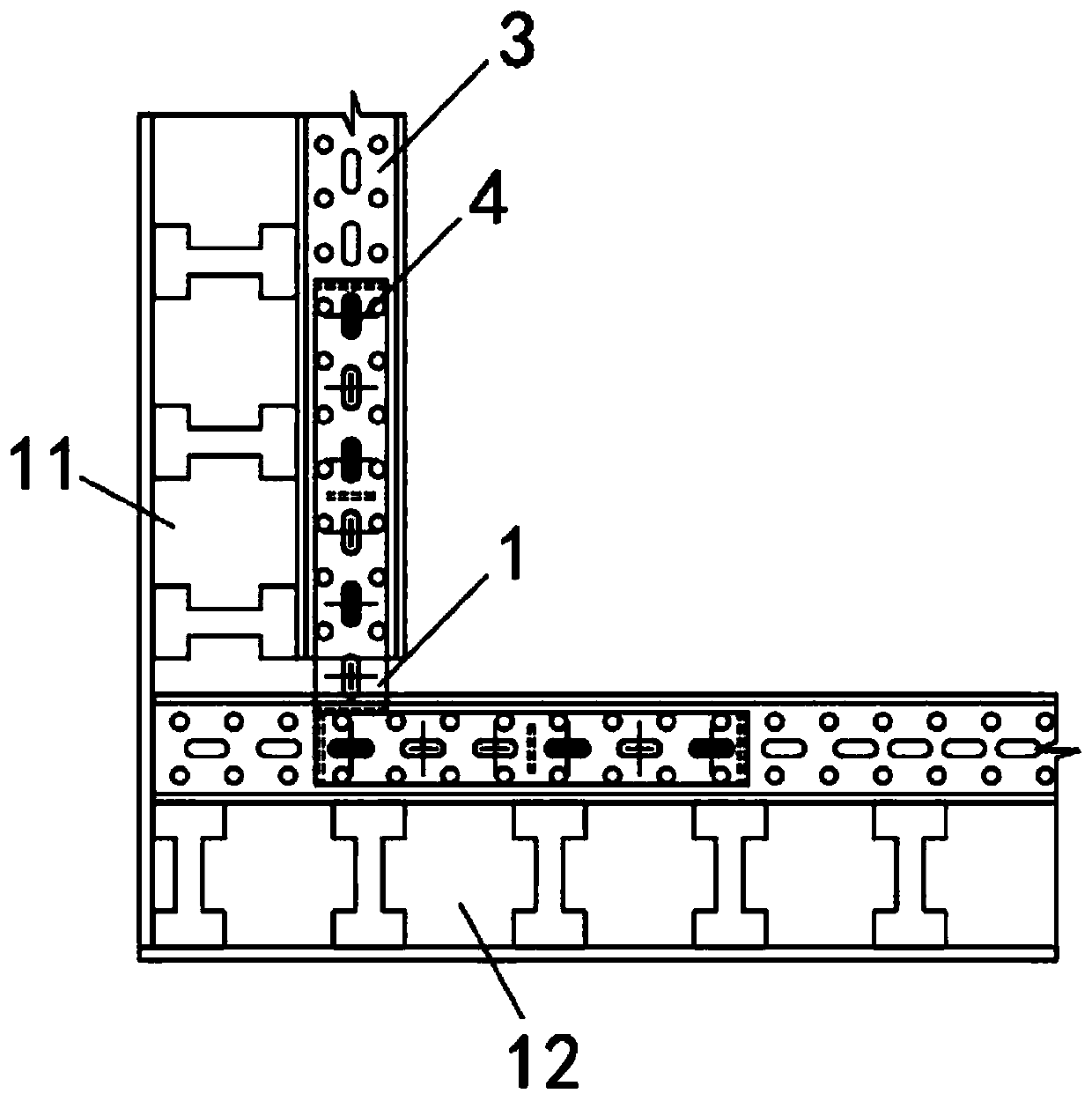 Inner corner reinforcing structure applied to super-thick vertical concrete structure formwork system