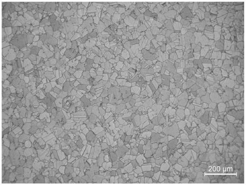 Segregation-enhanced type deforming high-temperature alloy and preparation process thereof