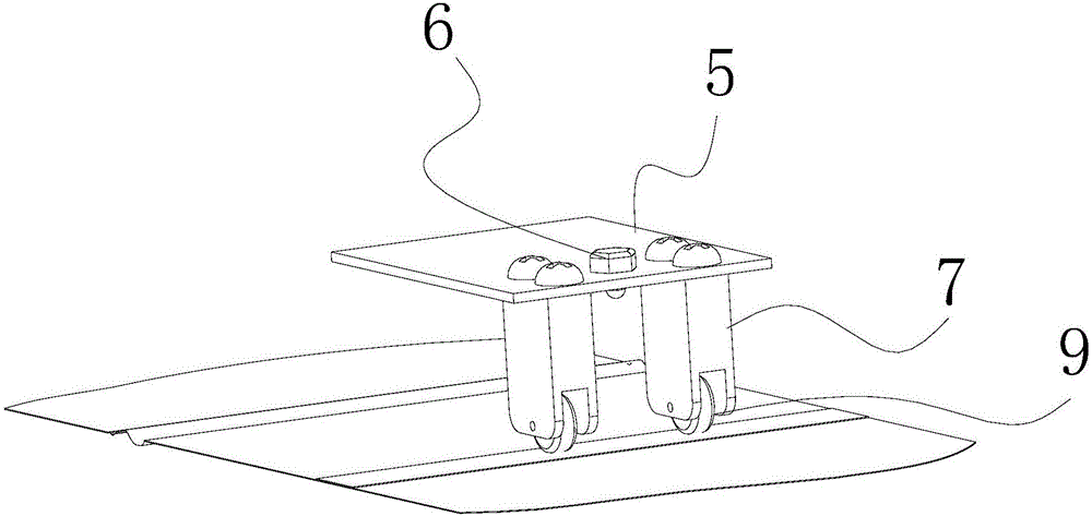 Auxiliary tooling for punching laminated lithium-ion battery pole pieces and punching method