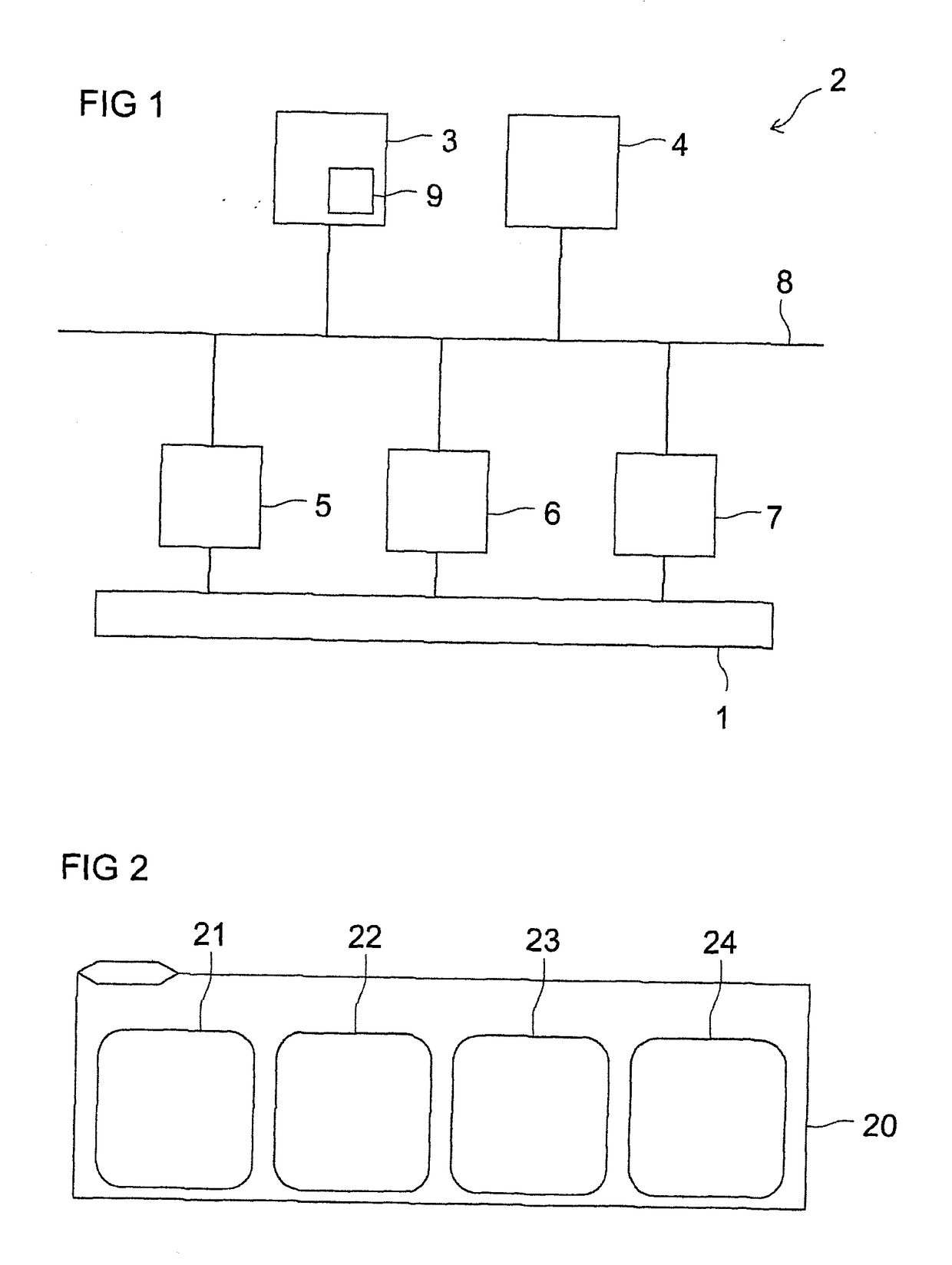 Field device and method for starting up an industrial automation network