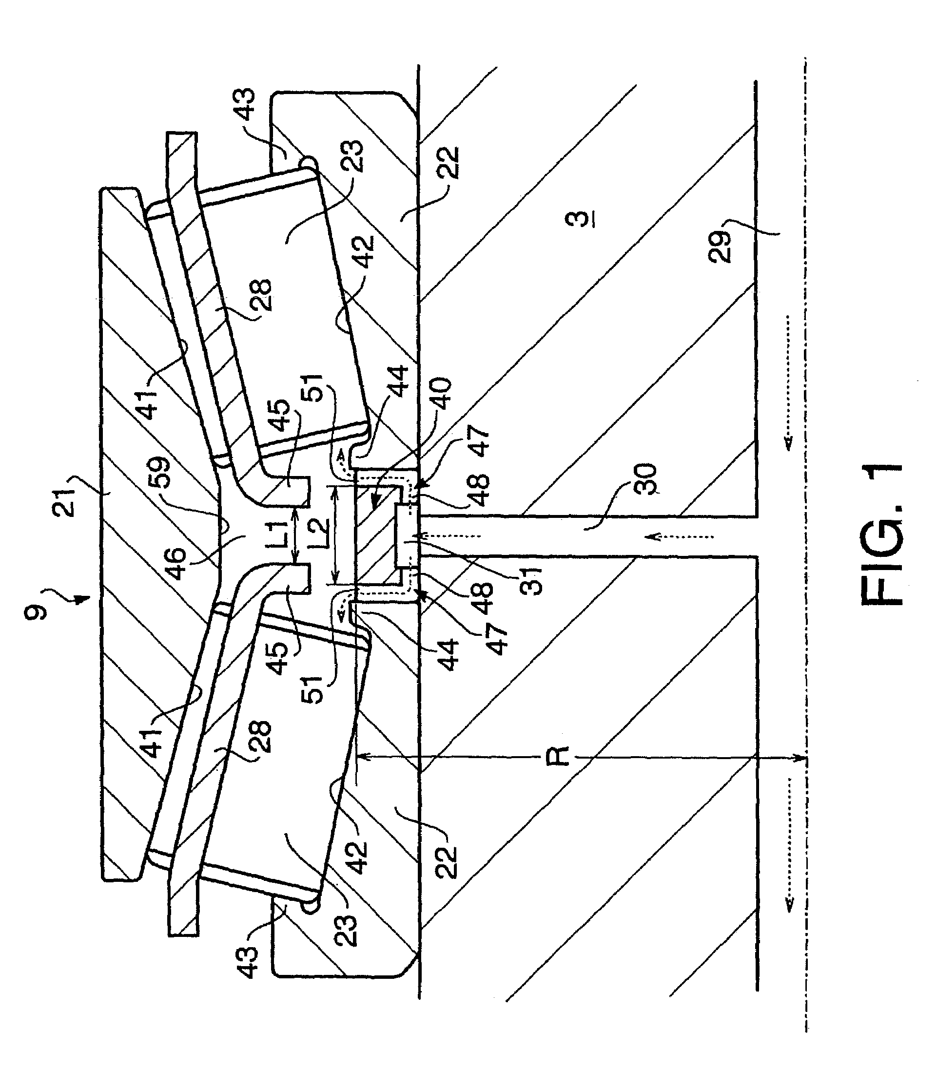 Roller bearing oil feed device