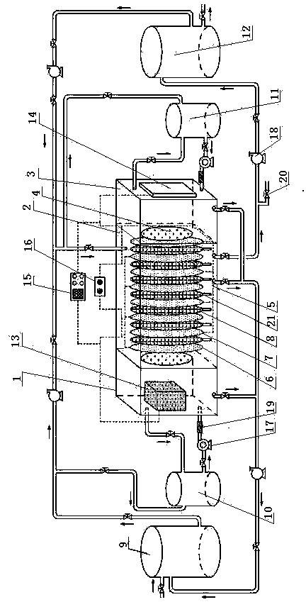 Device and method for treating oil and gas field produced water by utilizing organic matter degradation self-supply energy