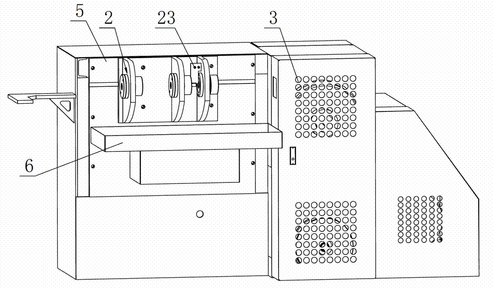 Equipment for scraping surface of aluminum soldering material