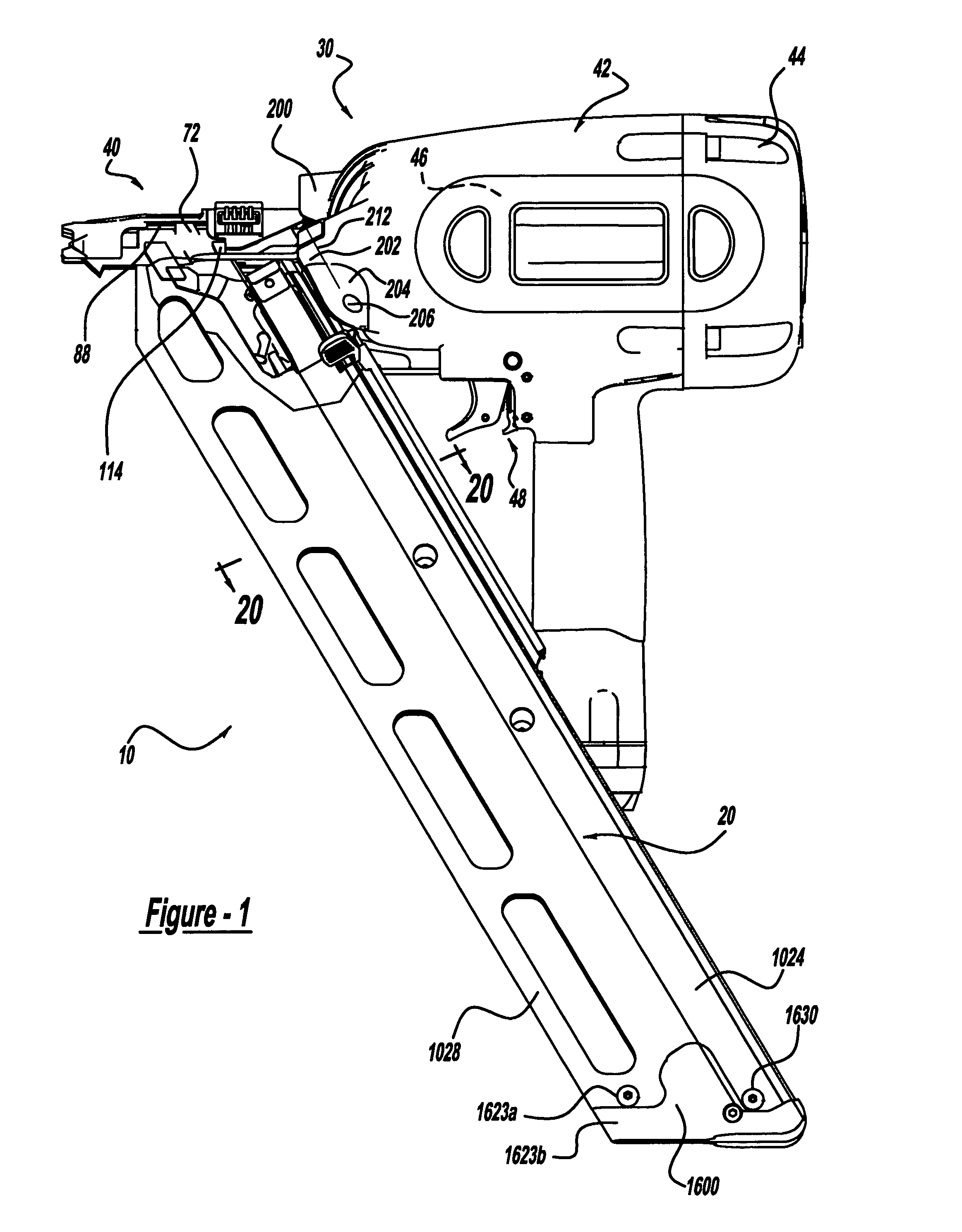 Fastening tool apparatus and method for operating the engine of fastening tool