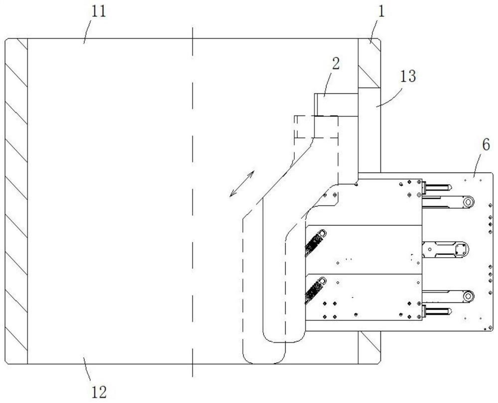 Feeding structure of solid waste treatment machine and solid waste treatment machine
