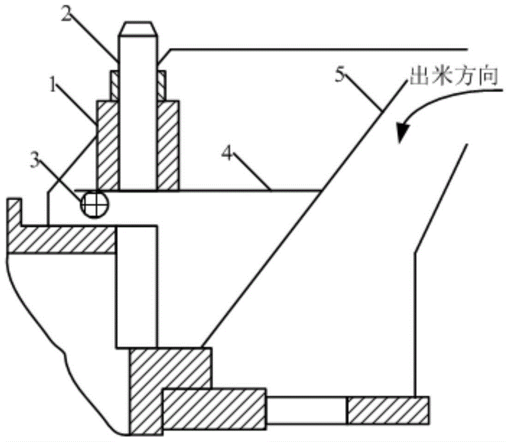 Rice flow regulating device and rice milling machine