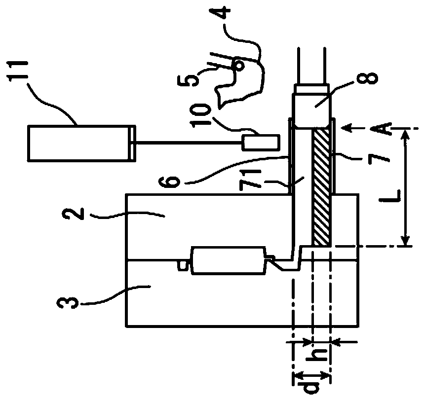 Correcting method of injection condition of die casting machine based on molten material supply