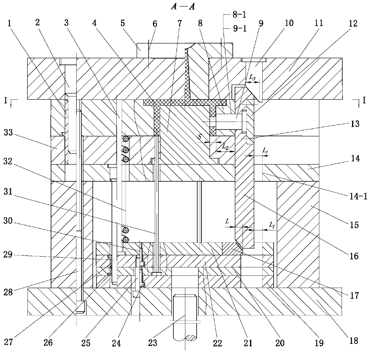 Lateral core-pulling mechanism capable of pushing and returning on oblique plane and method