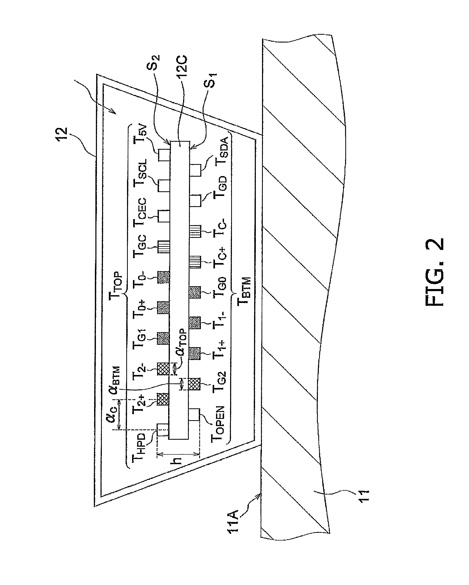 Connector assembly having signal and ground terminals