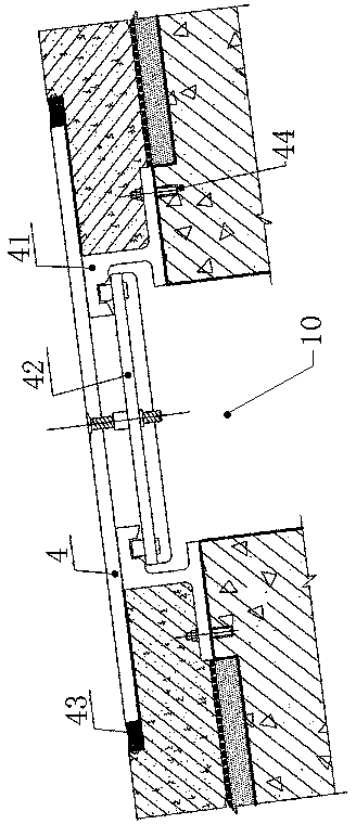 Roof deformation joint structure of automobile ramp