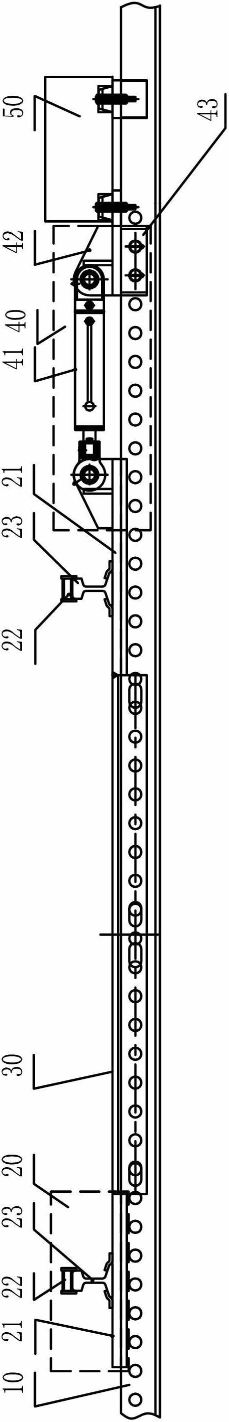 Slipping slot type cross transfer device and method for assisting hoisting of large-size box girder