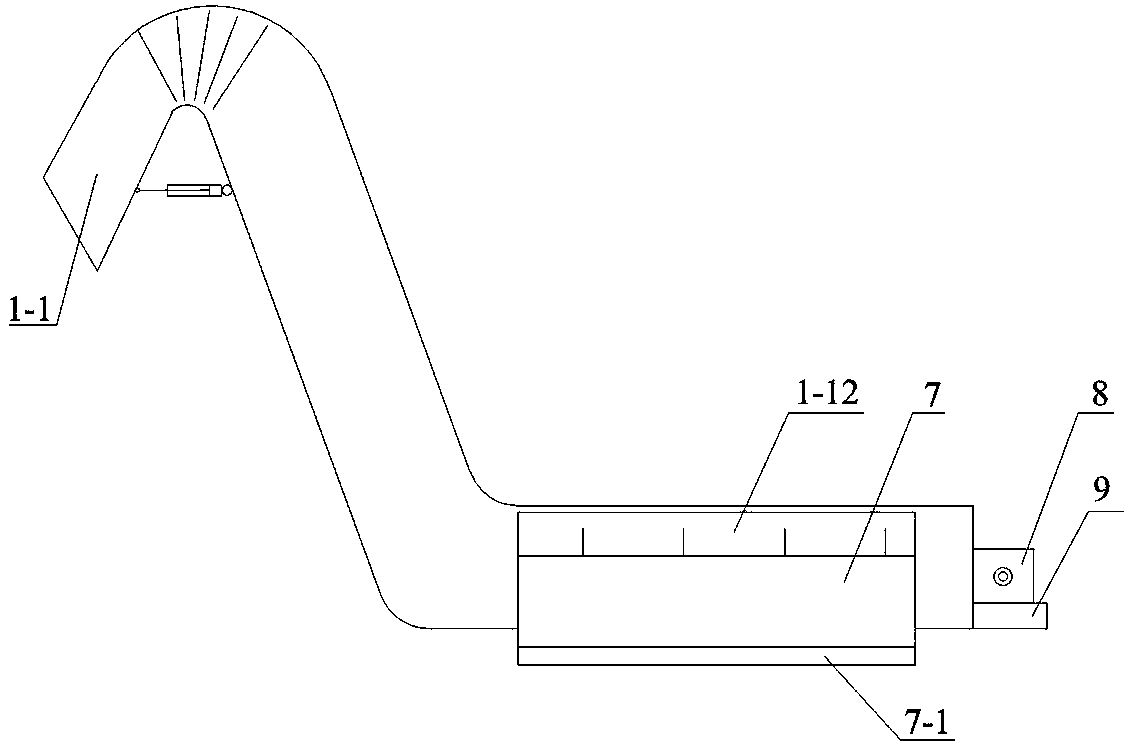 Conveying type hot air protected snow removing vehicle