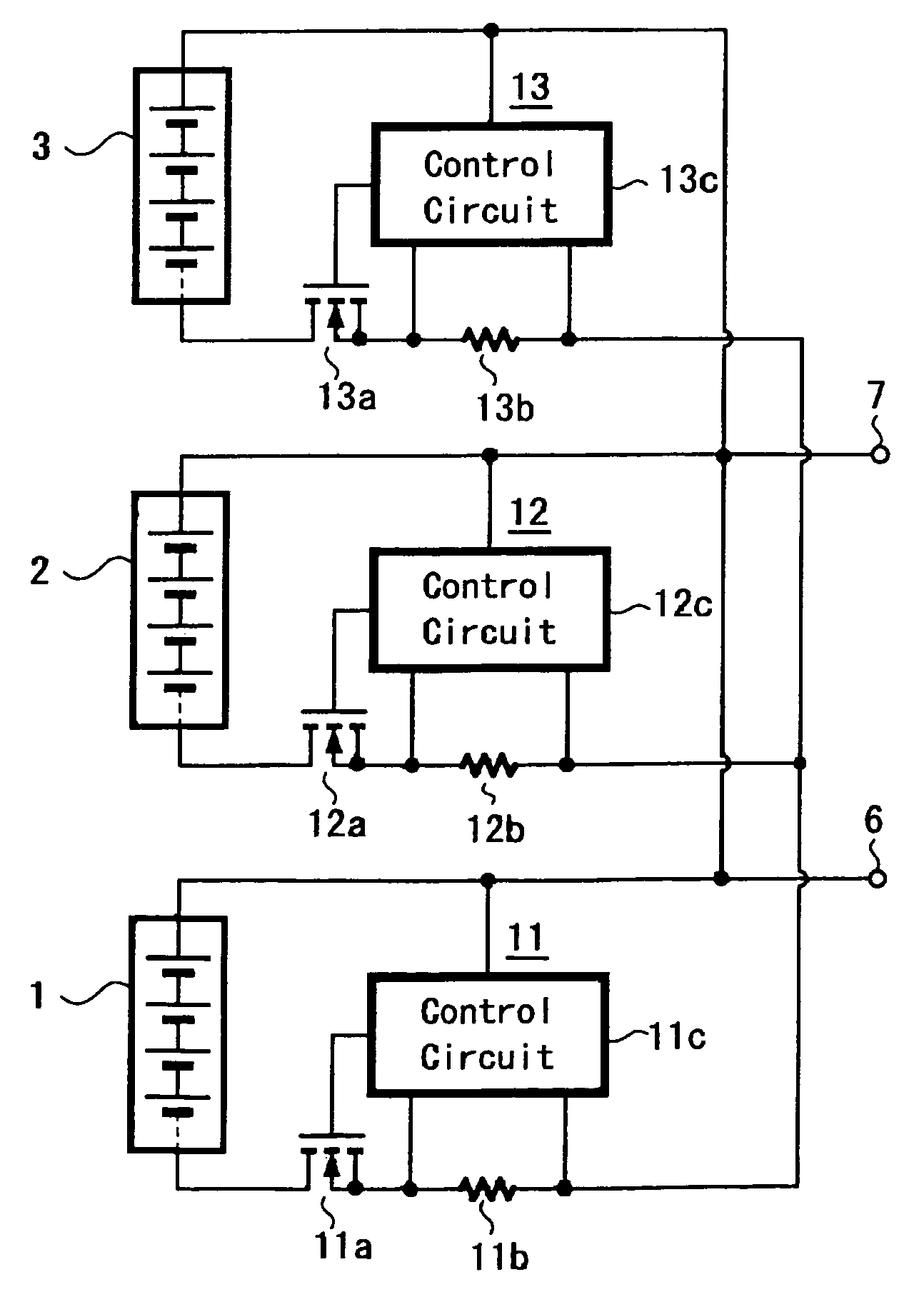 Power supply apparatus with transistor control for constant current between series-connected battery blocks