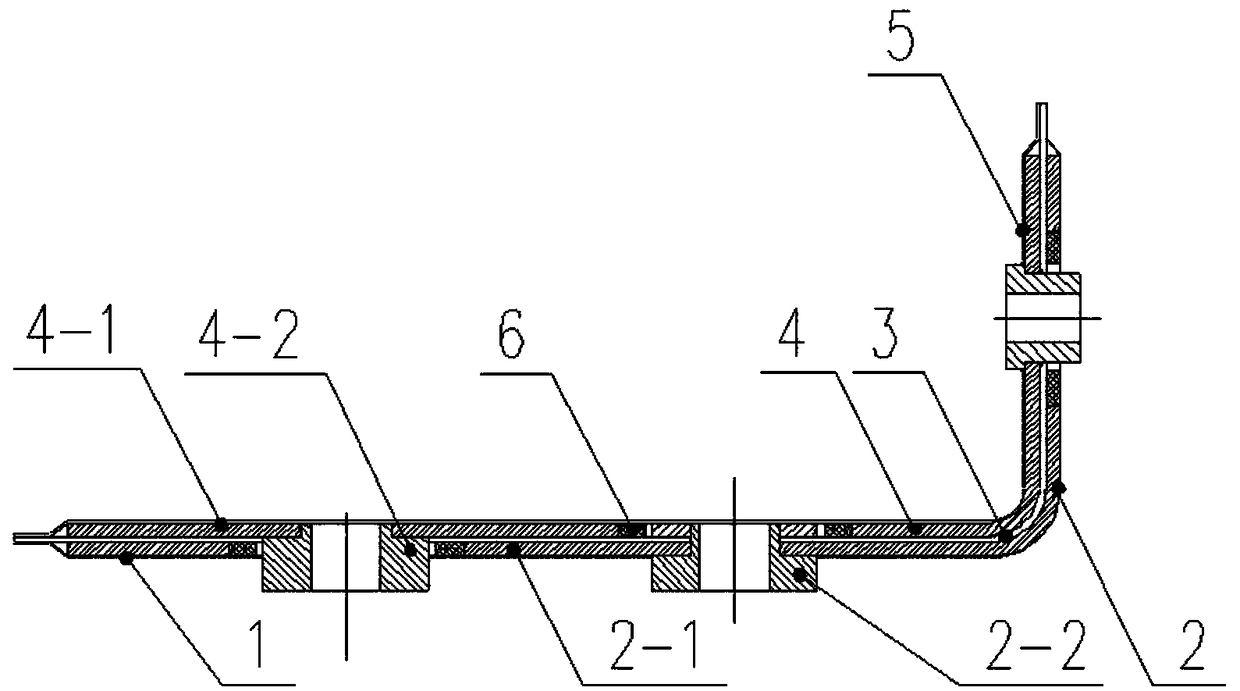 Copper-aluminum composite low-sensitive busbar and manufacturing method thereof