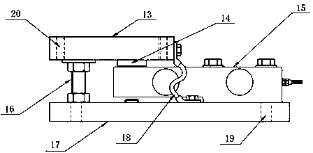 Weighing material level control device of solid particle cooler