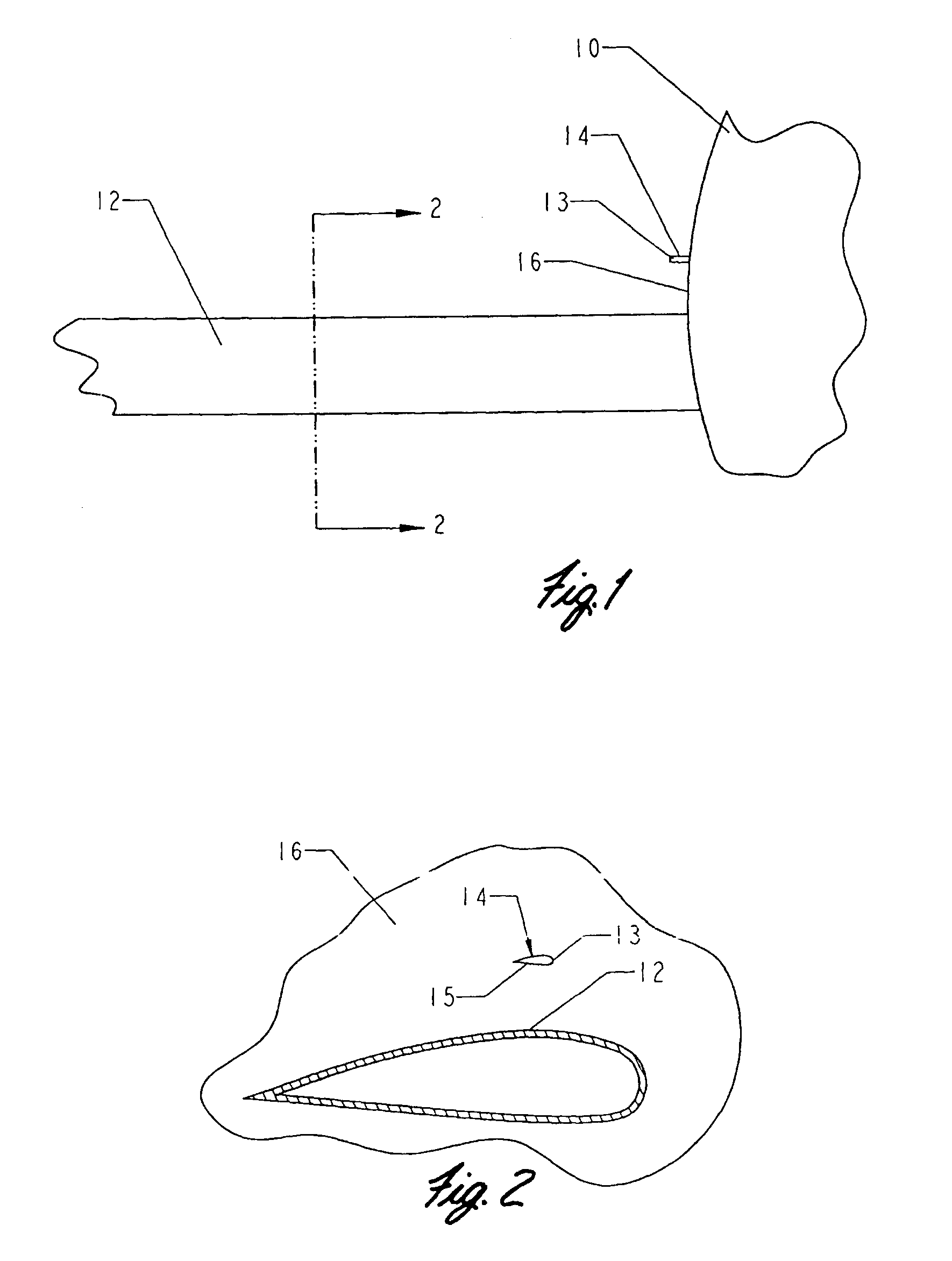 Ice detector configuration for improved ice detection at near freezing conditions