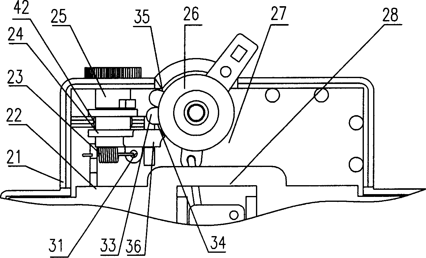 Action locking gear of isolation switch