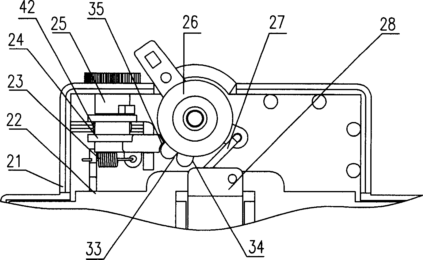 Action locking gear of isolation switch