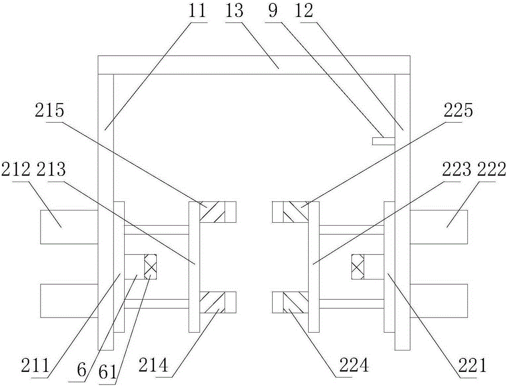 Cutting device for plastic bottle