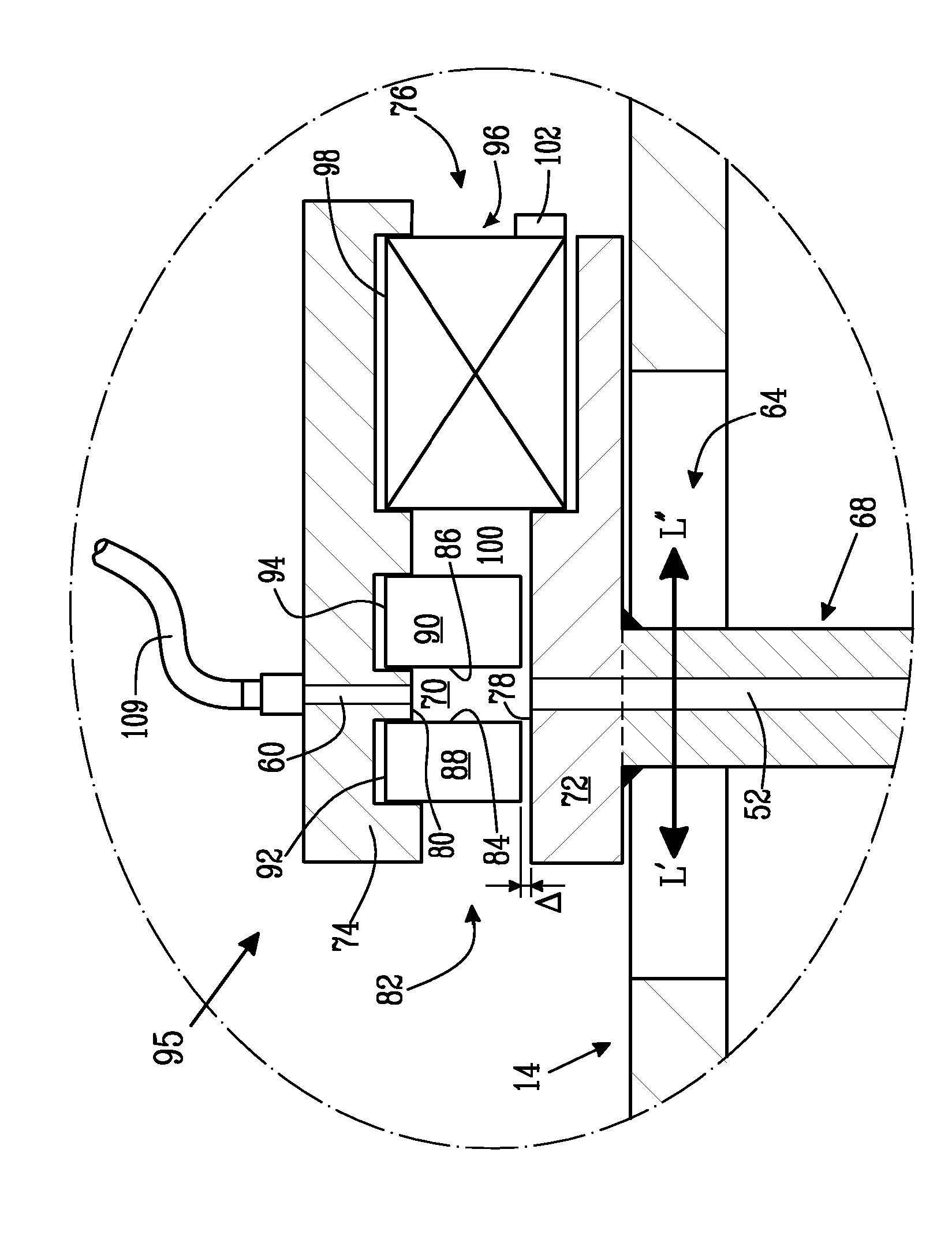 An adjustable propeller arrangement and a method of distributing fluid to and/or from such an adjustable propeller arrangement