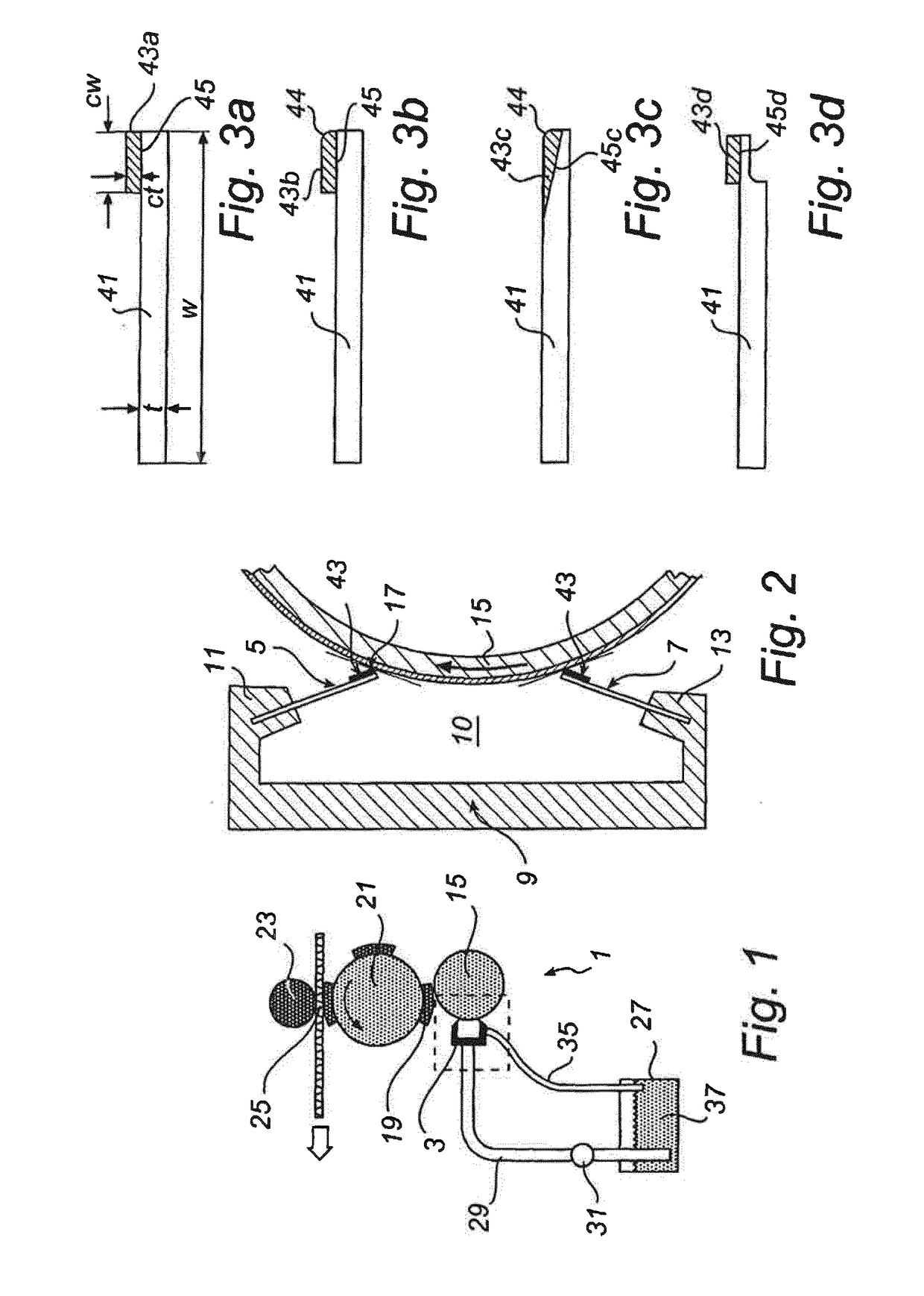 Doctor blade, inking arrangement and use of doctor blade in flexographic printing