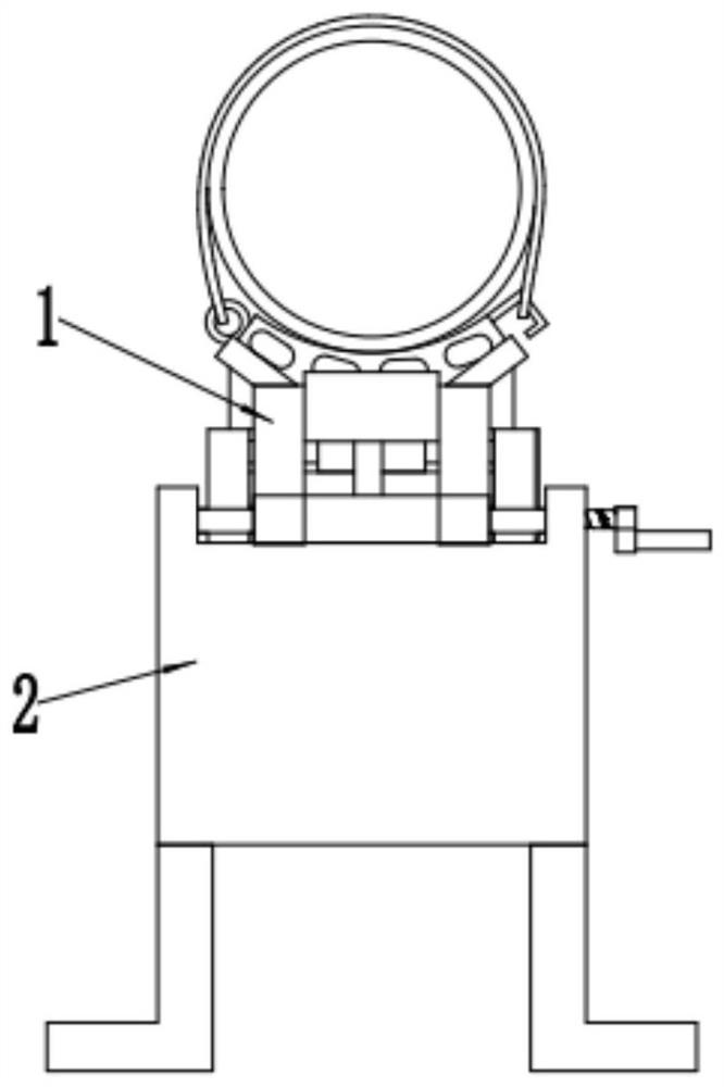 Heat distribution pipeline installation auxiliary device