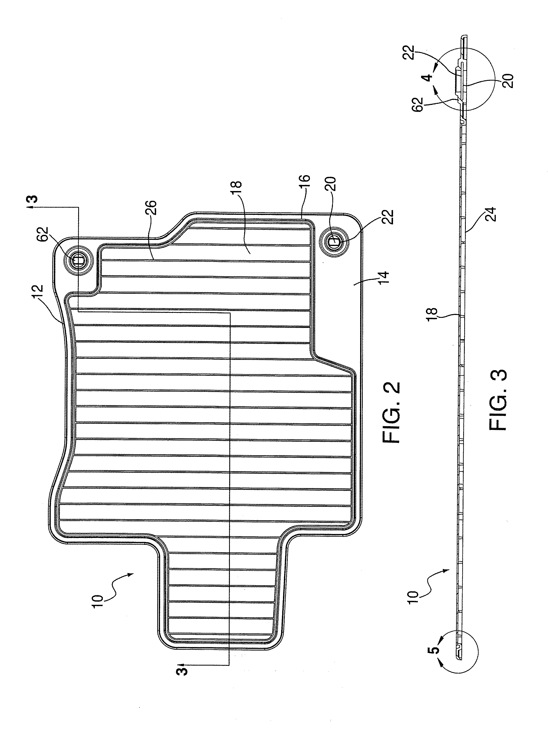 Carpet floor mat having plastic migrating prevention formation, and associated injection mold