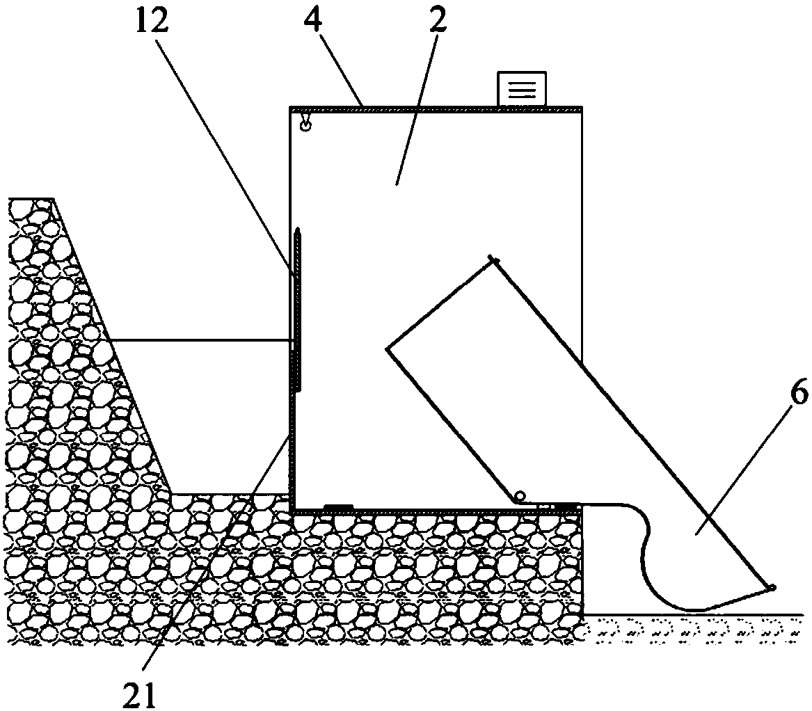 Self-bucket-tipping type irrigation water amount measuring device