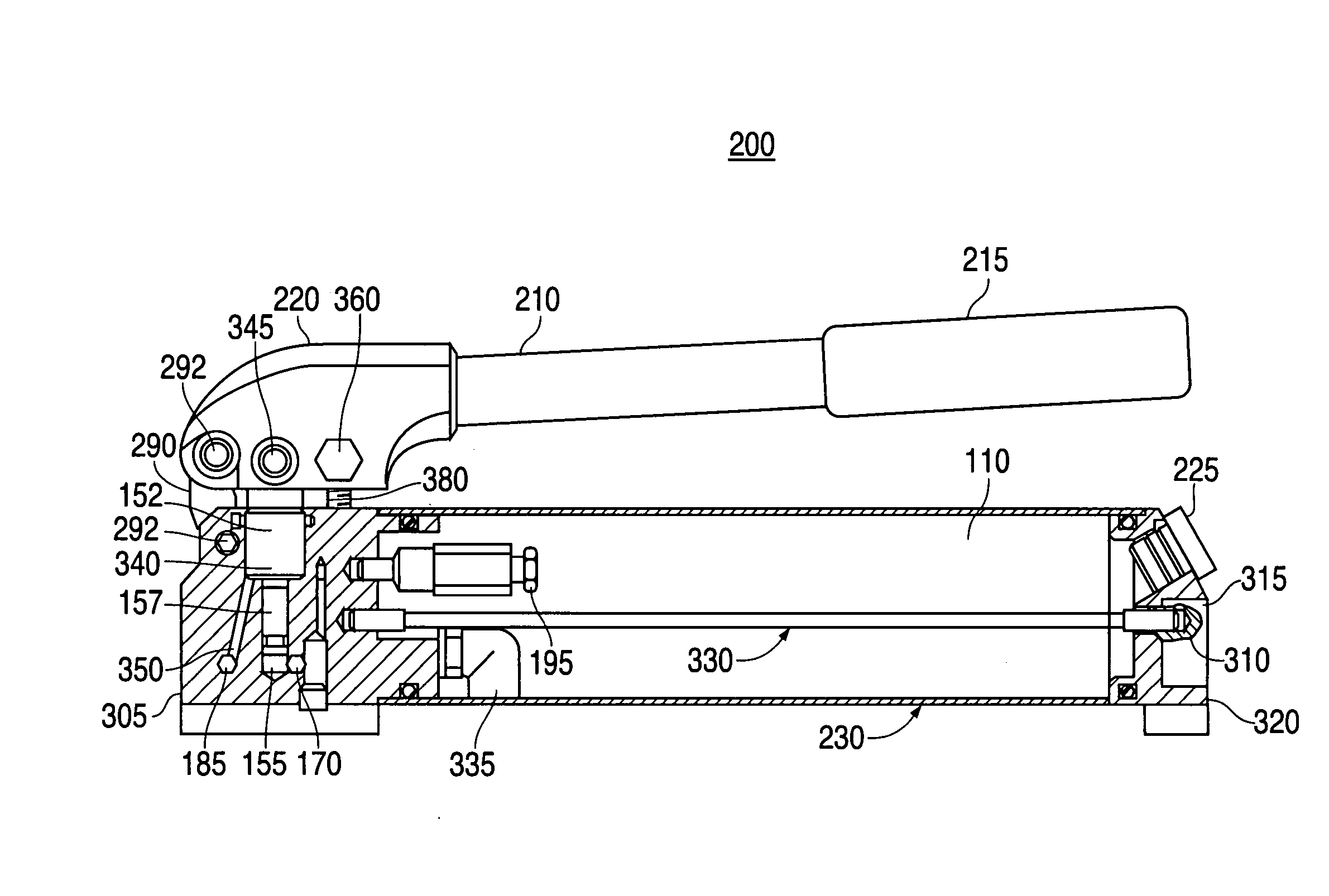 Hydraulic hand pump with pivoting links