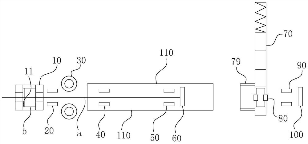 An automatic mold-threading device and a mold-threading method using the device