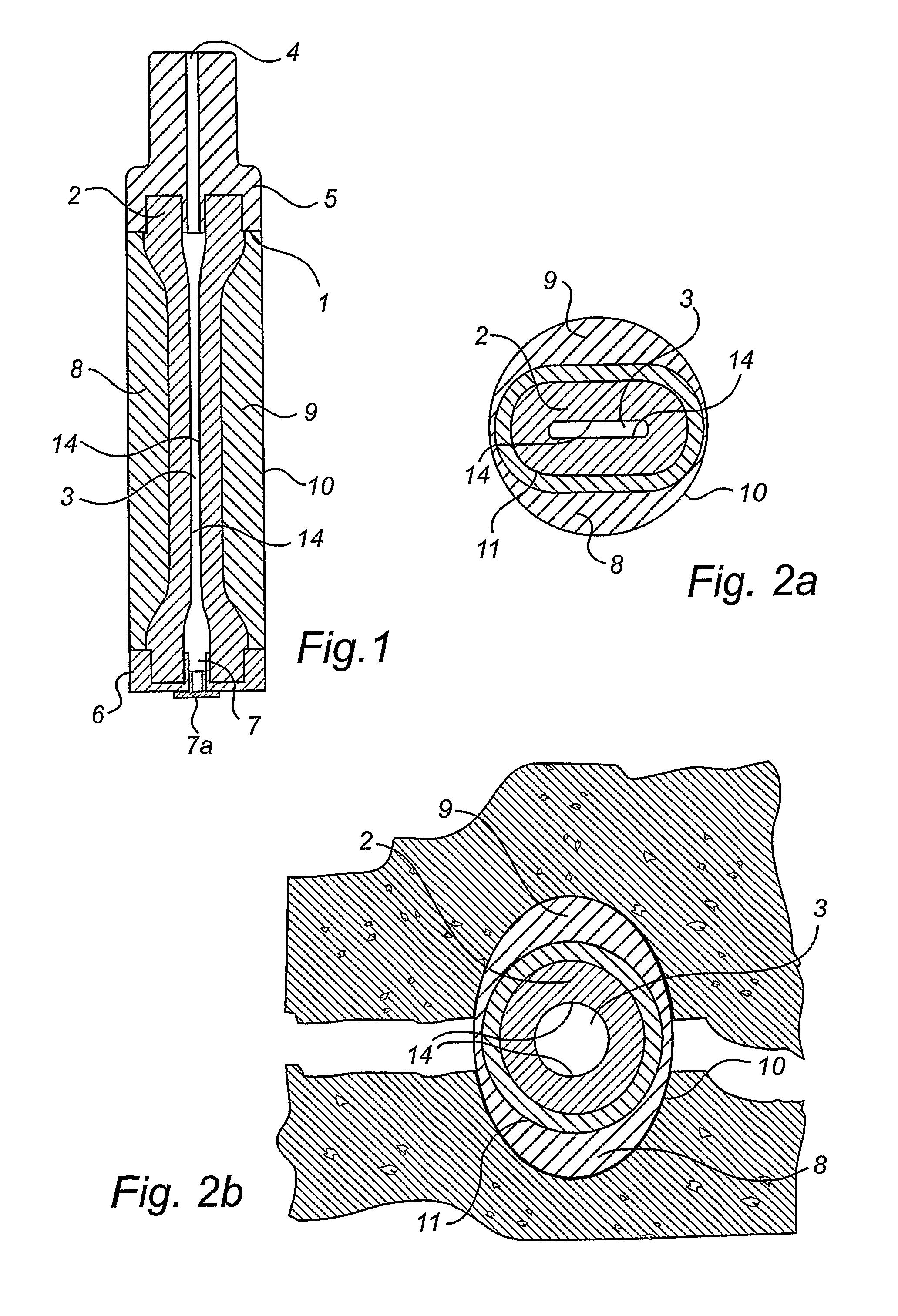 Device for breaking solid material and method of manufacturing a hose element for such a device