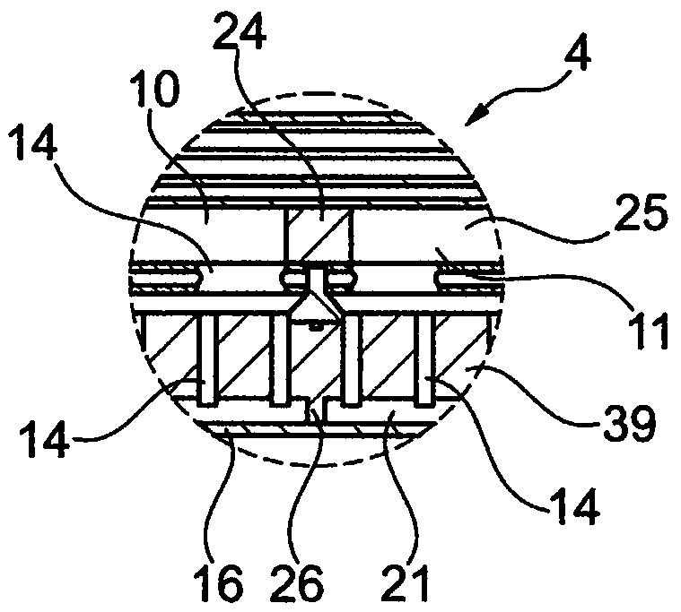 Apparatus for gripping and conveying substrates