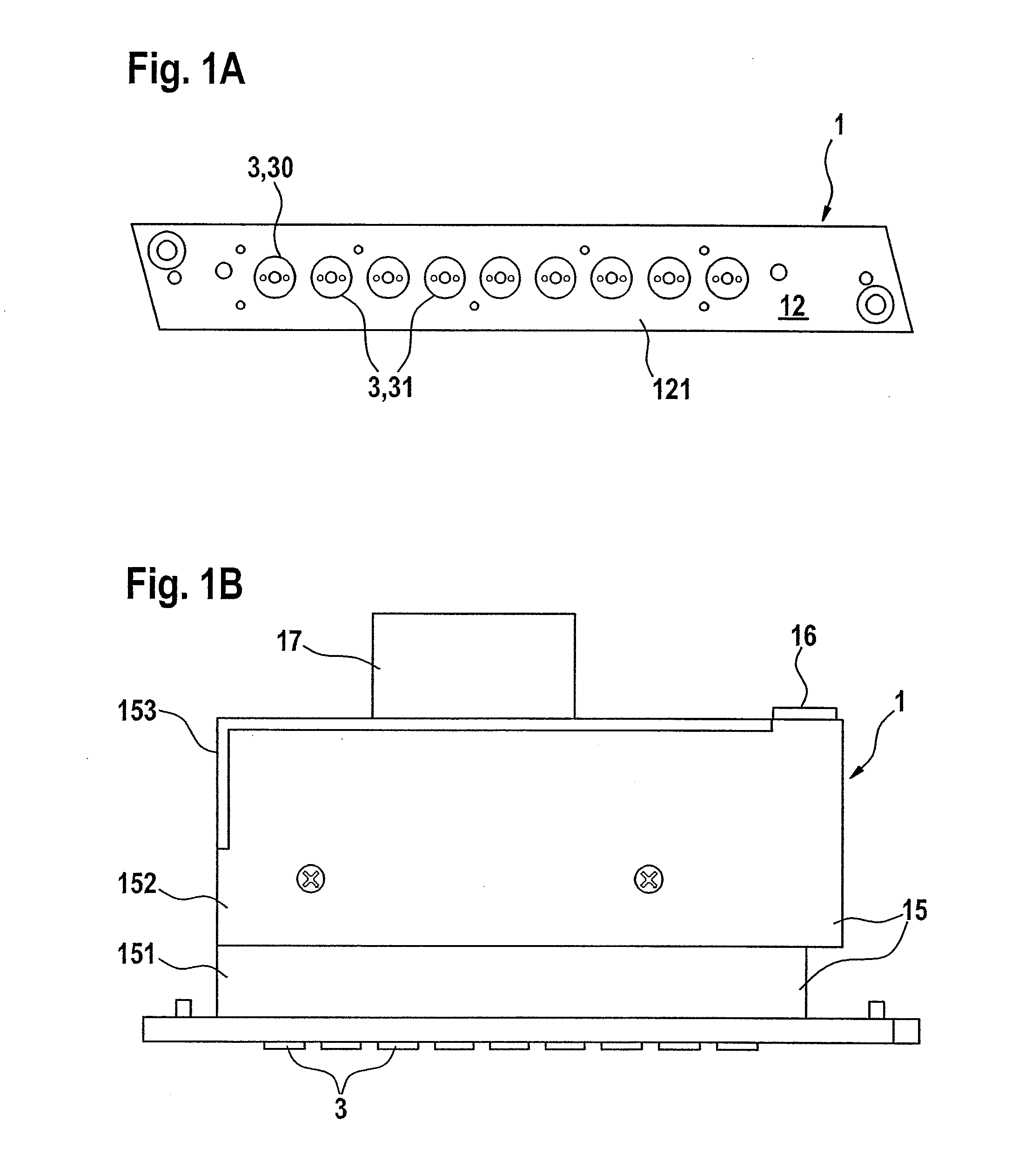 Applicator for applying fluid to a substrate, comprising valve mechanisms, method for cleaning said applicator, and valve mechanisms for said applicator