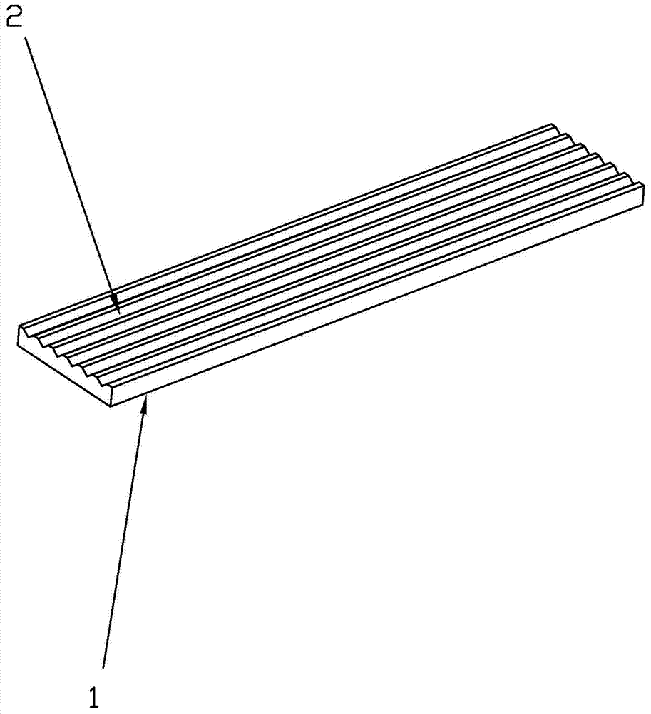 Heterogeneous photovoltaic welding strip and machining method thereof