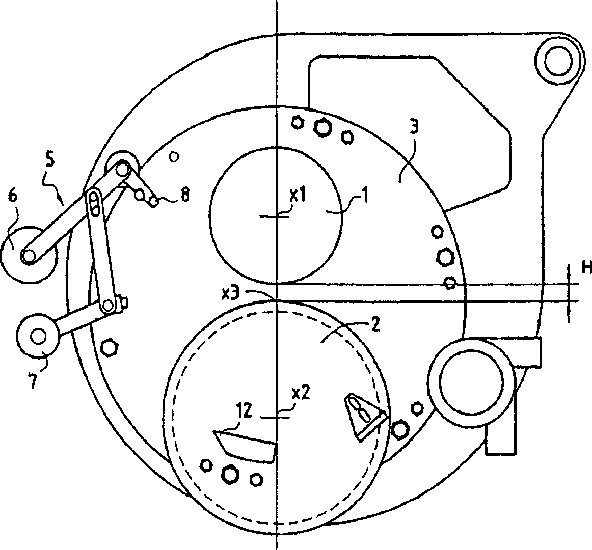 Assembly and method for cutting strands formed by thermoplastics filaments