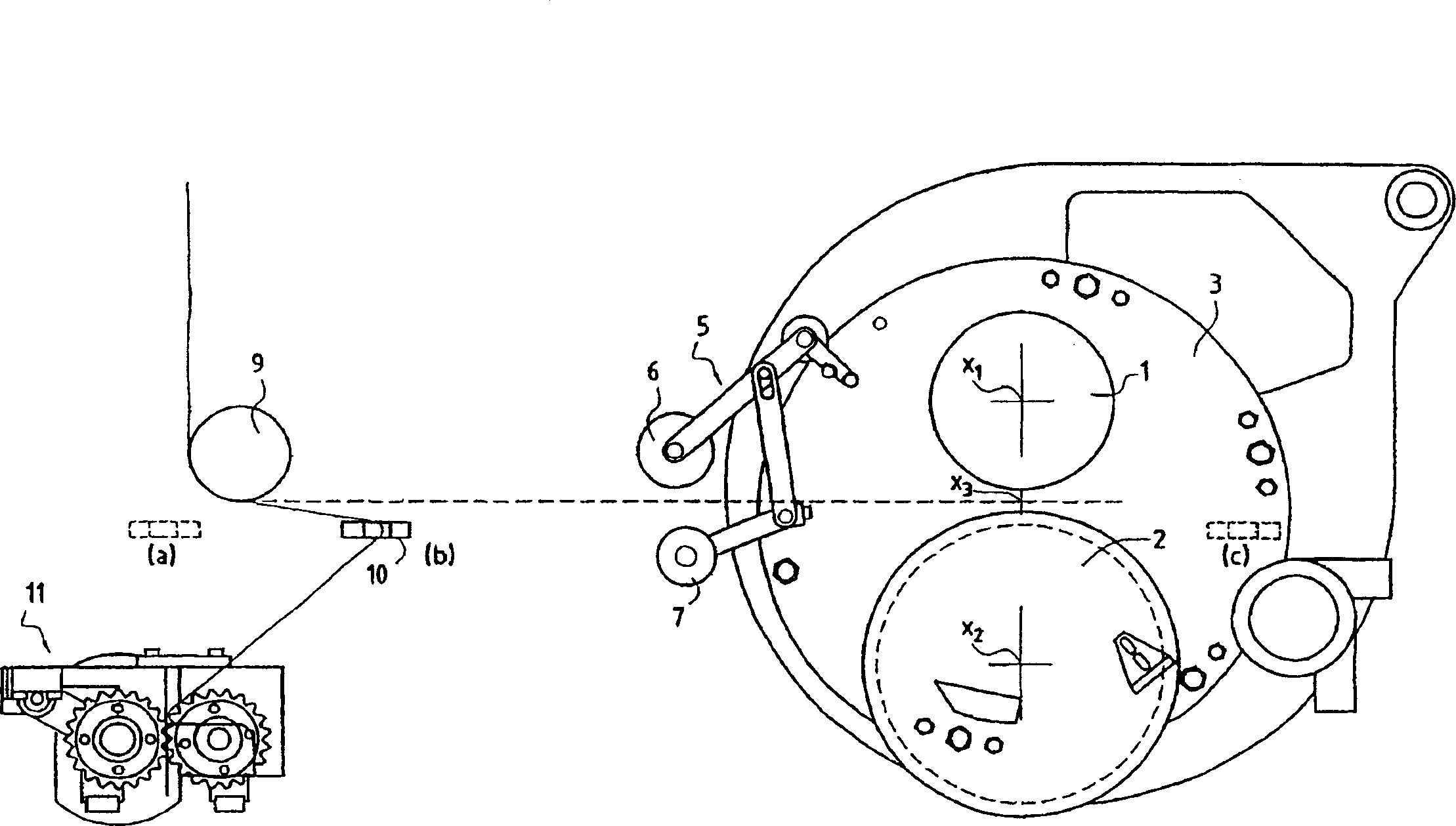 Assembly and method for cutting strands formed by thermoplastics filaments