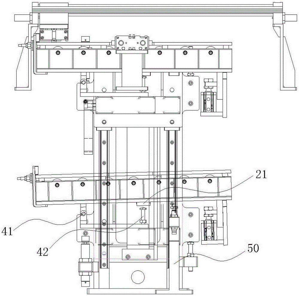 A lifting and tilting conveying mechanism