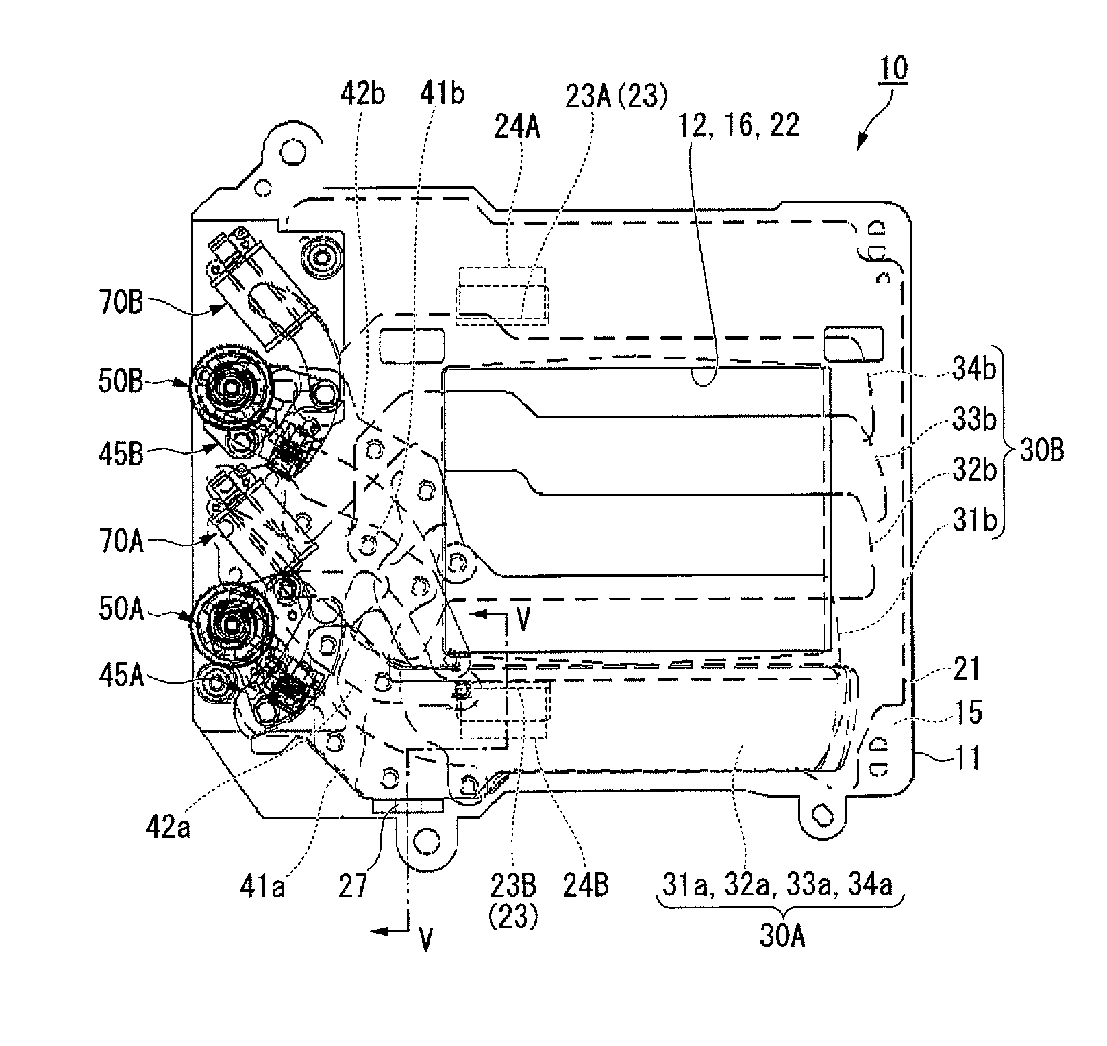 Blade drive device and optical apparatus