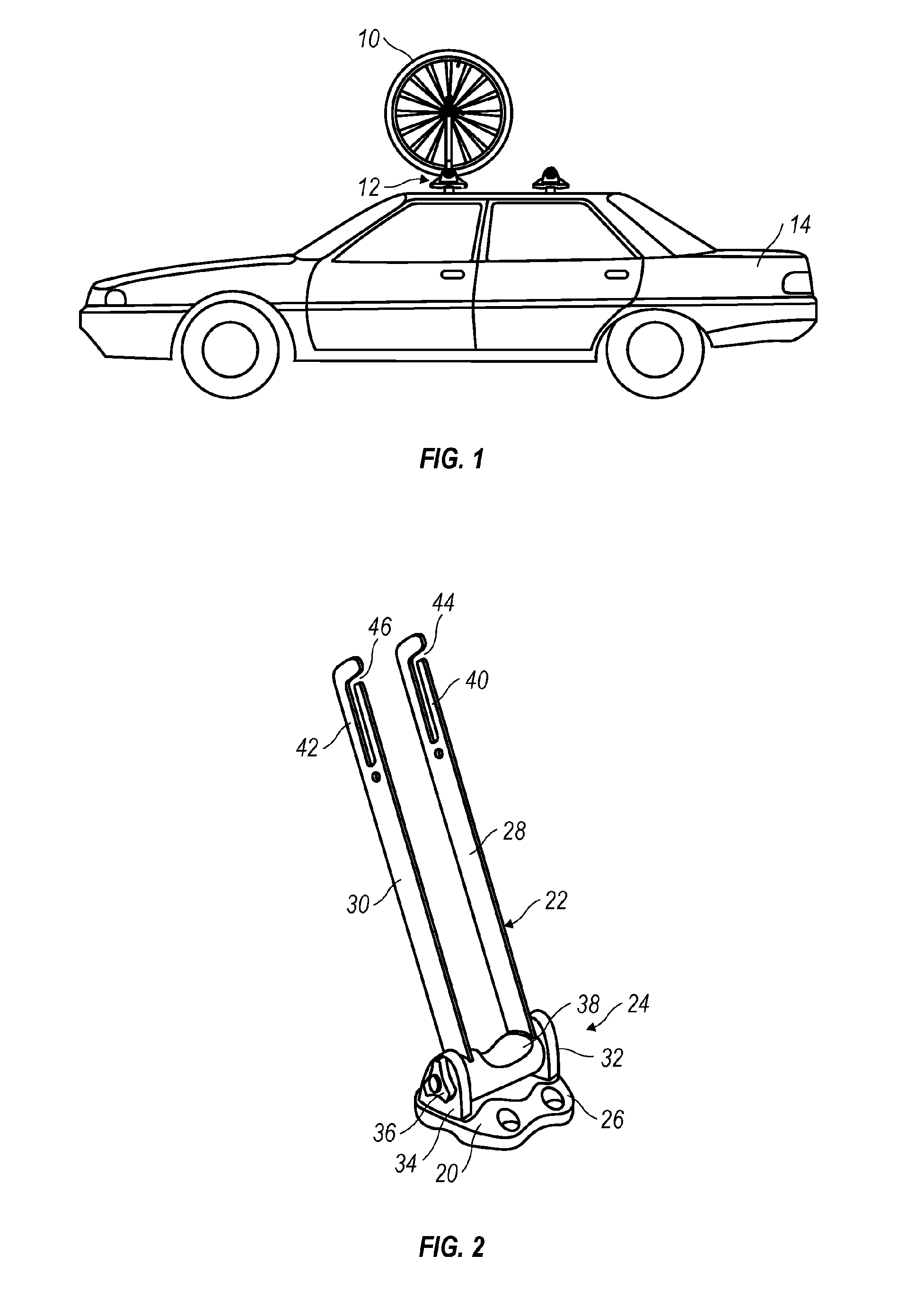 Slottted wheel support mountable on a load carrier