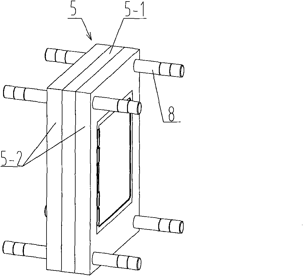 Loading guiding mechanism for injection mold