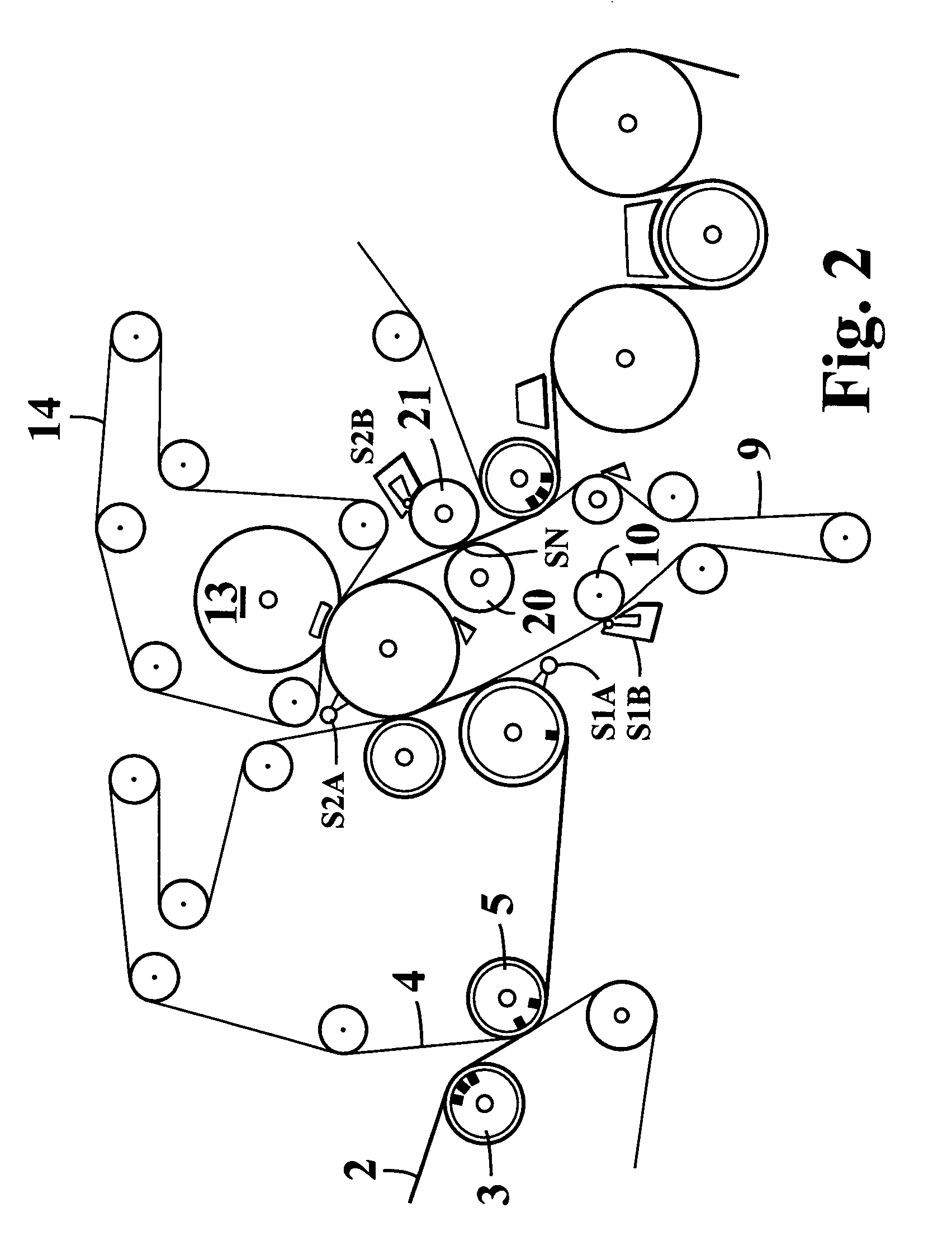 Method and apparatus for handling a paper or board web