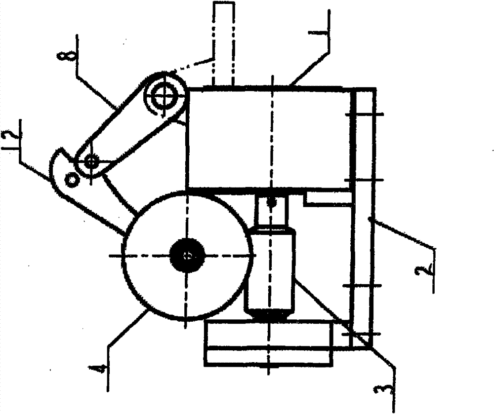 Automatic advancing and regressing transmission device of movable type doffing machine yarn pulling disc component